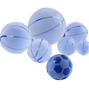 Kreative blaue Kristallkugel-Ornamente mit Fußball- und Basketballmustern für die Schreibtischdeko