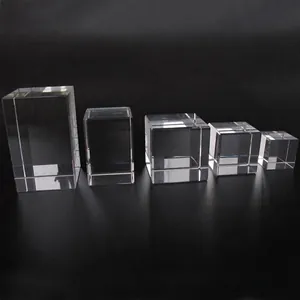 Transparente Premium-Kristallglasblöcke für die 3D-Lasergravur in verschiedenen Größen.