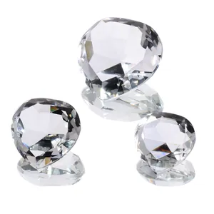 Heldere hartvormige facetgeslepen kristallen diamanten voor bruiloft en cadeau