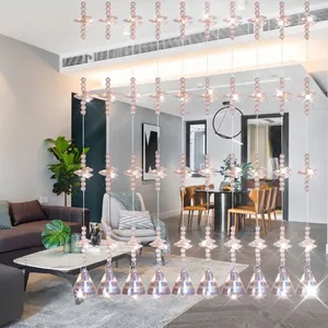 Elegante cortina de cuentas de cristal champán con colgantes de diamante decorativa.