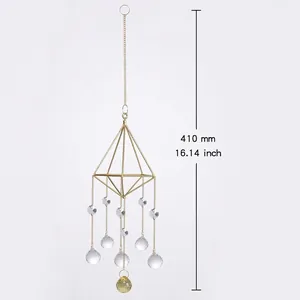 Elegante gouden geometrische kristallen zonvanger voor tuin- en raamdecoratie ophanging