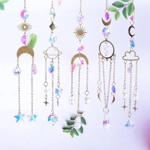 Set decorativo di cinque acchiappasole in cristallo con motivi dorati di luna e sole