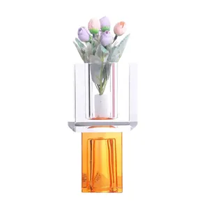 Moderne quadratische Kristallvase im nordischen Stil mit elegantem bernsteinfarbenem Boden