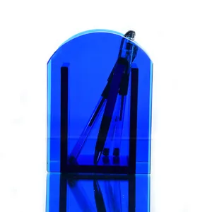 Minimalistische durchscheinende blaue Acrylvase mit Doppelbogen für die Dekoration.