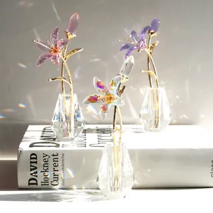 Leichter Luxus Kristall Lilie Blume Schreibtisch Ornament mit Glasvase Facettiertes Kristallhandwerk für Home Büro Deko Geschenk