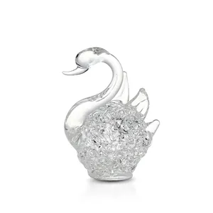 Elegante Schwanenfigur aus klarem Kristall mit schimmernder Körperstruktur Deko