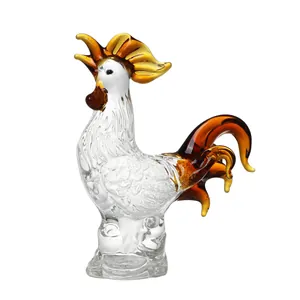 Elegante statuetta di gallo in vetro soffiato per l'arredamento di un soggiorno moderno