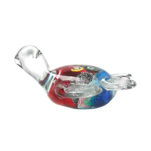 Figurine de tortue de mer en verre coloré faite à la main avec des motifs internes vifs