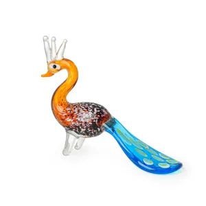 Handgefertigte Pfauenfigur aus Muranoglas mit orangefarbener Krone und blauem Schwanz