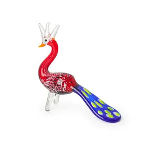 Elegante Pfauenfigur aus Glas im Murano-Stil mit leuchtend roten und blauen Mustern