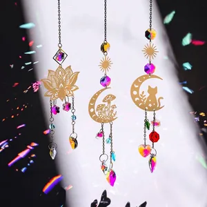 Carillon à Vent en Cristal Suncatcher Alliage Doré Lune Chat Champignon Lotus Ornement Suspendu Coloré pour Décor de Jardin
