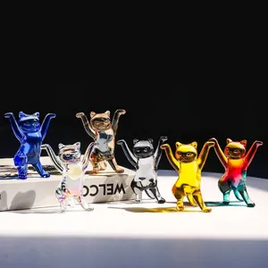 Bunte Kristall-Katzenfiguren in Hebe-Pose als kreative Schreibtisch-Stifthalter