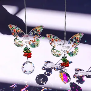 Détail de capteurs de soleil papillon avec perles en cristal et texte floral