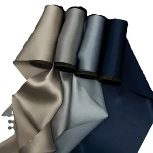 Selezione di rotoli di nastro di seta multicolore per decorazioni nuziali e regali fai-da-te