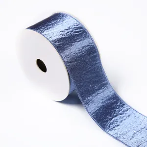 Luxuriöses blau schimmerndes Satinband für elegante Geschenkbox- und Blumenverpackungen
