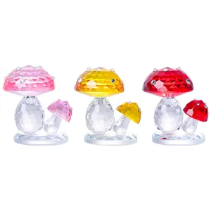 Lot de trois figurines de champignons en cristal à facettes avec des touches de strass