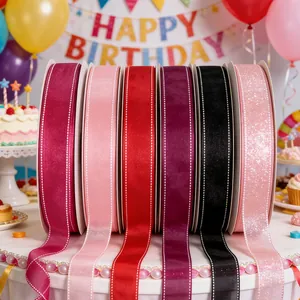 Assortiment meerkleurige decoratieve linten met gestikte randen voor DIY-knutselwerkjes