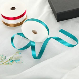 Rubans en satin de polyester colorés pour l'emballage de cadeaux et artisanat
