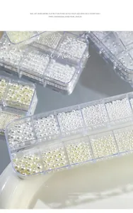 Dettaglio di perle tonde a fondo piatto di varie dimensioni per nail art in scatola