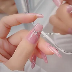 Mini strass élégants en forme de cœur rose pour la décoration d'ongles manucurés