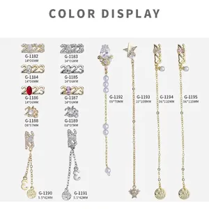 Assortiment de breloques nail art du Nouvel An avec zircons et chaînes