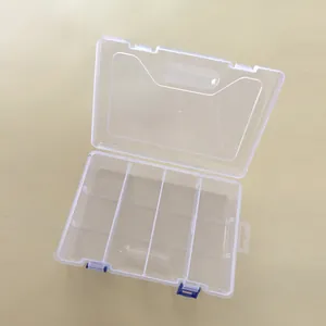 Caja de plástico transparente con 8 compartimentos y cierres azules para joyas y herramientas.
