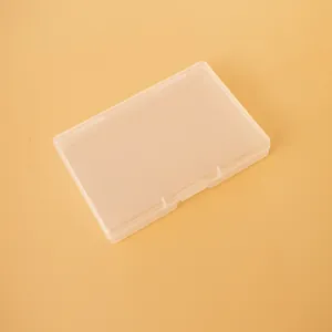 Nahaufnahme einer 10 cm langen rechteckigen transparenten PP-Kunststoff-Aufbewahrungsbox