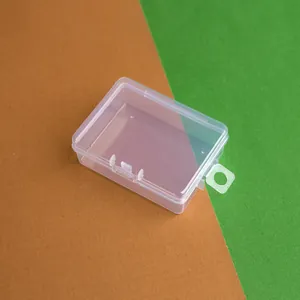 Kleine transparente PP-Aufbewahrungsbox mit Sicherheitsverschluss und Aufhänger-Detail