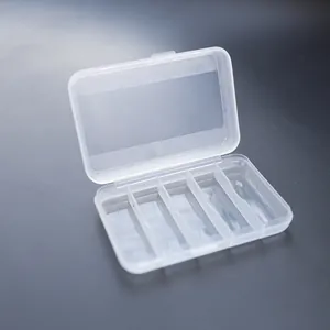 Vista detallada de una caja de almacenamiento de plástico PP transparente de 5 compartimentos