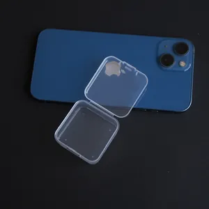 Gros plan d'une boîte de rangement carrée de 4 cm en plastique PP transparent à couvercle