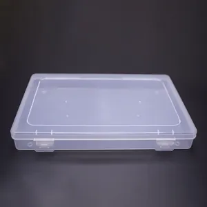 Detailansicht der 24 cm großen, klaren, rechteckigen PP-Kunststoffbox mit Schnallen