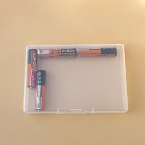 Detailansicht einer transparenten rechteckigen PP-Kunststoff-Aufbewahrungsbox.