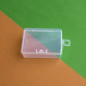 Detailansicht der kleinen transparenten PP-Kunststoff-Aufbewahrungsbox mit Deckel.