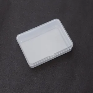 Dettaglio di una scatola rettangolare in plastica PP trasparente con chiusura di sicurezza