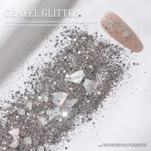 Glinsterende zilveren galaxy nagelglitter met iriserende schelpstukjes en lovertjes