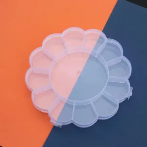 Draufsicht auf eine transparente 13-Fach-Kunststoffbox in Sonnenblumenform für Perlen
