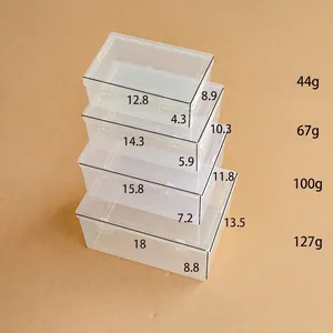 Vista detallada que muestra dimensiones y pesos de cuatro cajas transparentes apiladas
