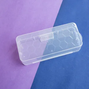 Detail van een transparante PP plastic opbergdoos met honingraatpatroon op het deksel