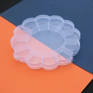 Detailansicht der 13-Fach blumenförmigen transparenten Kunststoffbox für Perlen