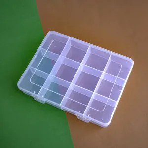 Detailansicht einer transparenten Kunststoff-Aufbewahrungsbox mit 12 Fächern und Verschluss