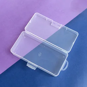 Detailweergave van een open transparante PP plastic opbergdoos voor kleine onderdelen.