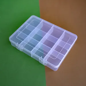 Detaillierte Nahaufnahme einer transparenten 12-Gitter-Kunststoff-Organizer-Box