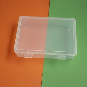 Draufsicht auf eine klare rechteckige Aufbewahrungsbox aus Kunststoff mit Deckel.