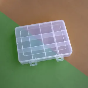 Detailansicht einer transparenten Kunststoffbox mit 12 festen Innenfächern zur Aufbewahrung.