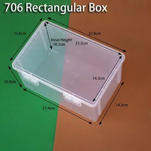 Primer plano de una caja de almacenamiento transparente con medidas de dimensión detalladas