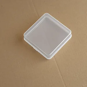 Vista detallada de una caja de almacenamiento de plástico PP transparente de 10 cm