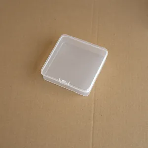 Detalle de caja de almacenamiento cuadrada de 10cm en plástico PP transparente