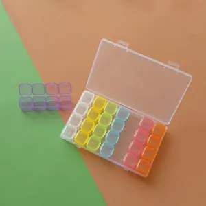 Caja de almacenamiento de plástico transparente con 28 rejillas para arte de uñas y DIY