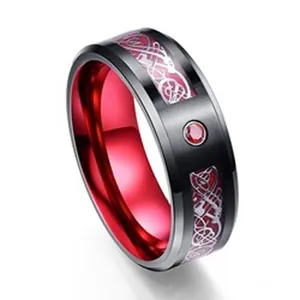 Anillo clásico de tungsteno negro de 8mm con diseño de dragón rojo y piedra roja