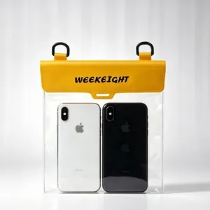 Pochette étanche en PVC jaune pour deux smartphones lors de la baignade ou plongée